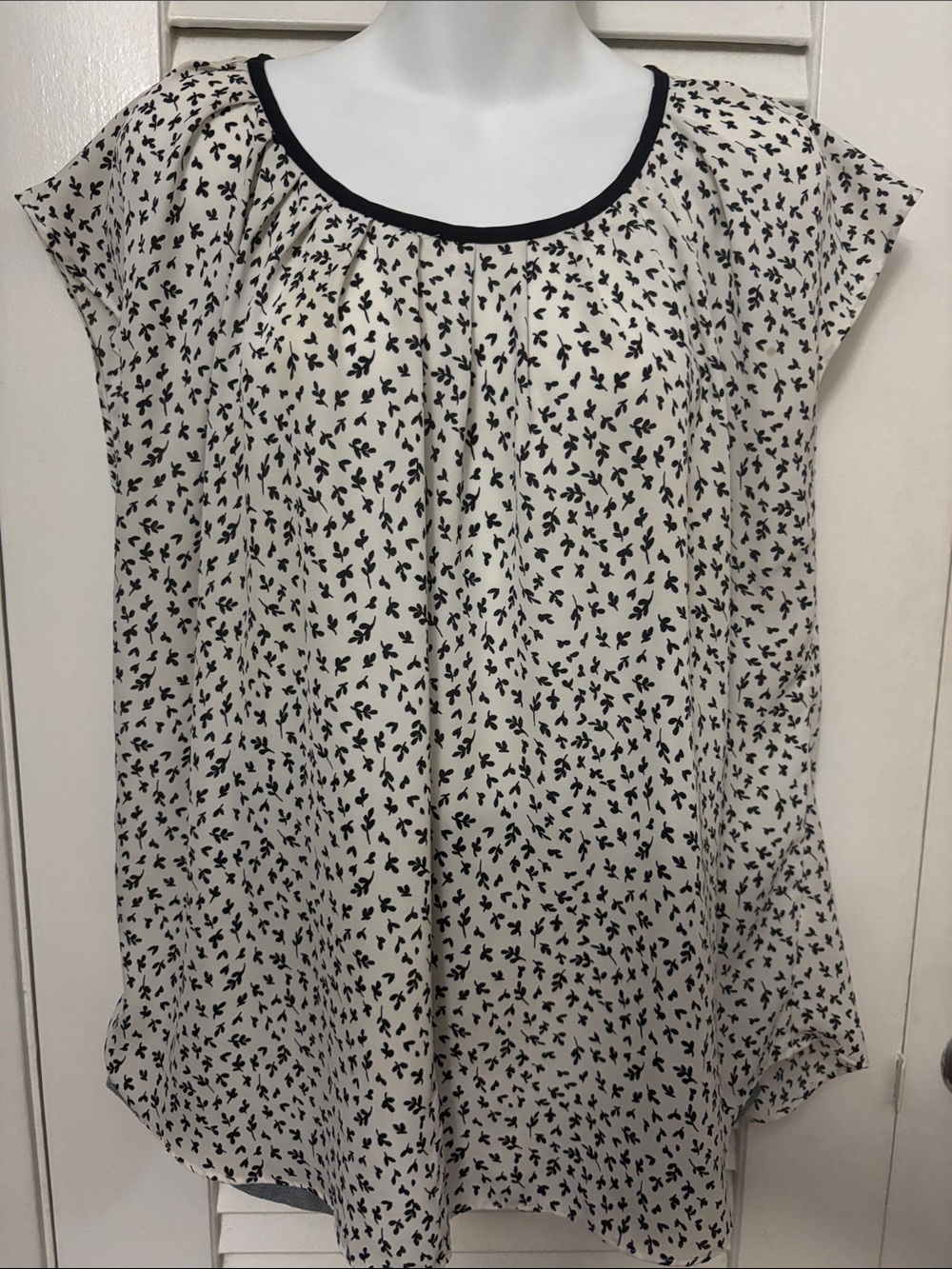 LC Lauren Conrad blouse Women’s Floral Cap-Sleeve Blouse - Black Print